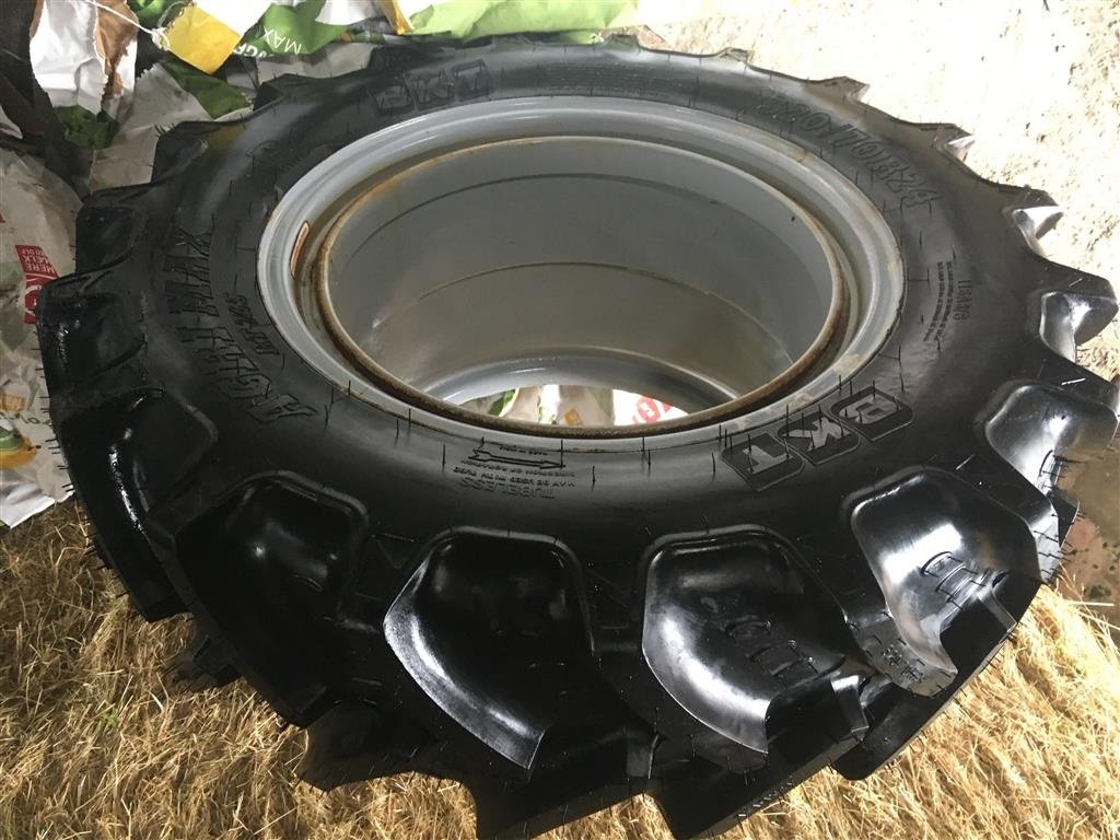 Reifen typu BKT Tvillingforhjul 320/70/24, Gebrauchtmaschine v Egtved (Obrázek 3)