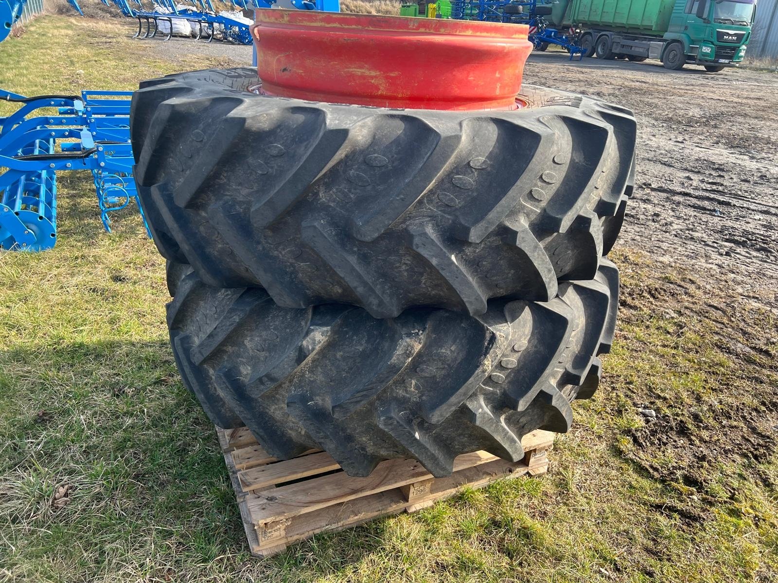 Reifen des Typs BKT Zwillinge 460/85R34+480/95R50, Gebrauchtmaschine in Woldegk (Bild 1)