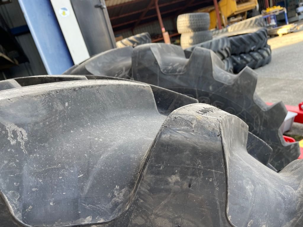 Reifen des Typs Bridgestone 600/65/28, Gebrauchtmaschine in Montauban (Bild 2)