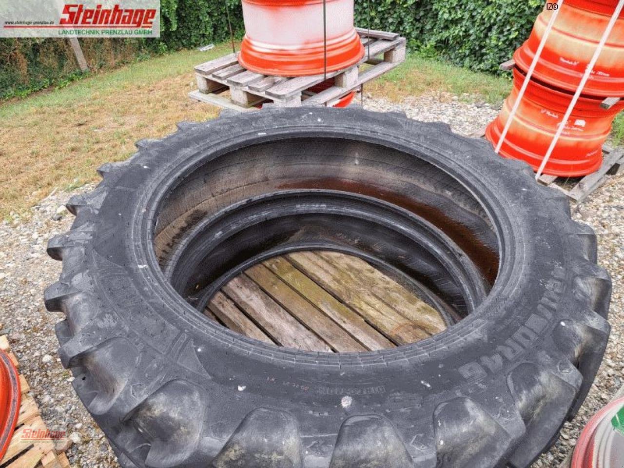 Reifen des Typs Ceat 420/80R46, Neumaschine in Rollwitz (Bild 2)