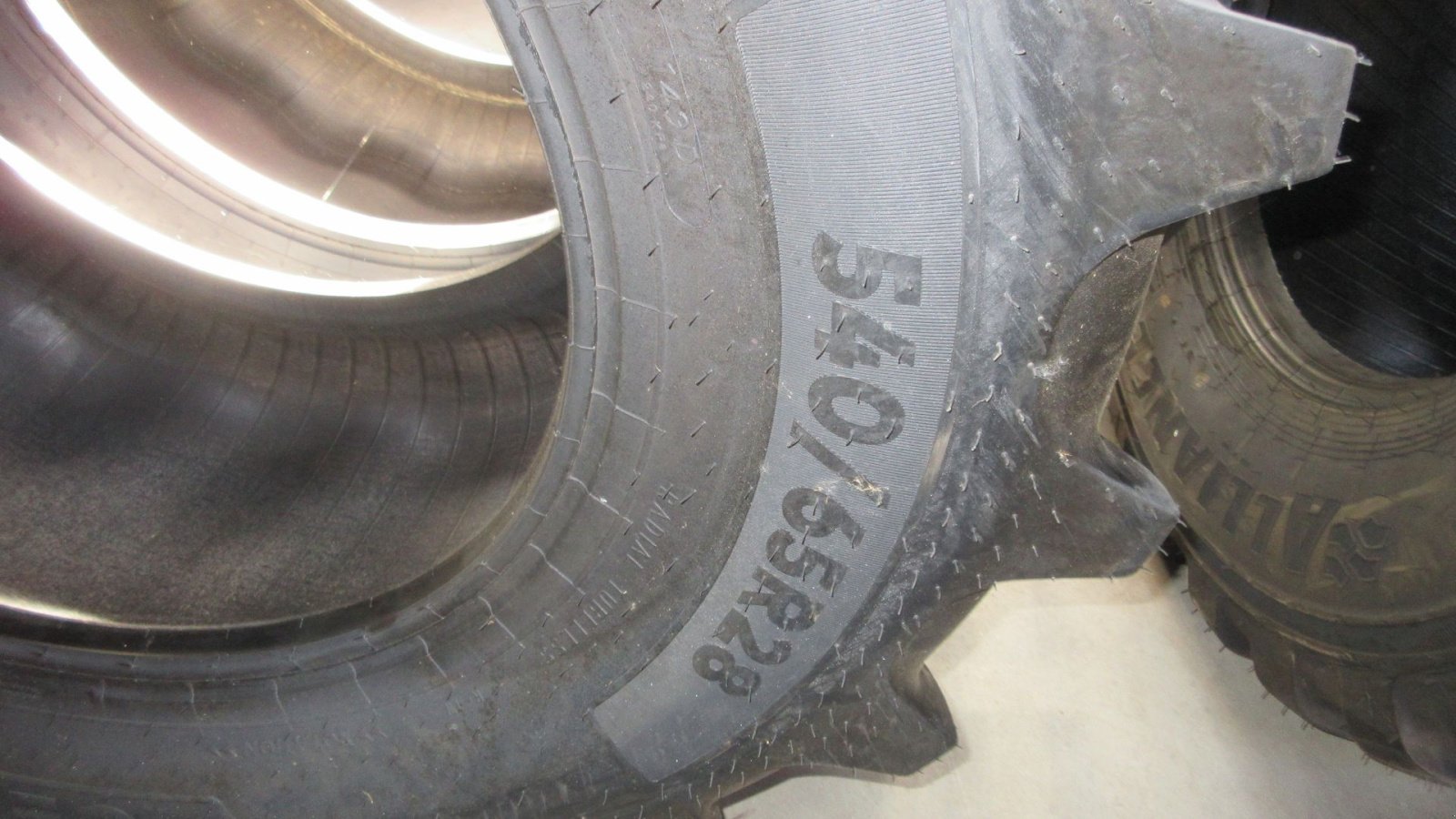 Reifen des Typs Ceat 540/65-R28, Gebrauchtmaschine in Vildbjerg (Bild 3)