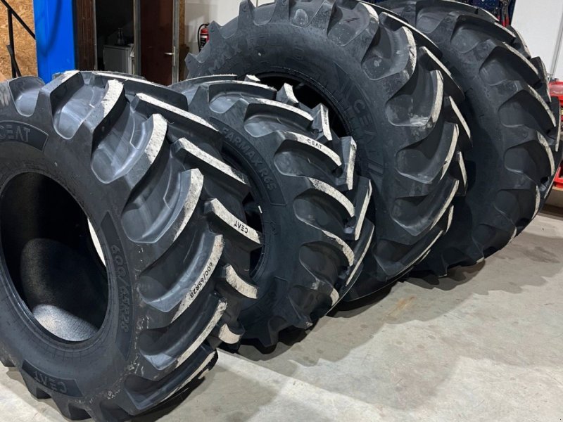 Reifen du type Ceat 710 70 R38, Neumaschine en Bruckberg (Photo 1)