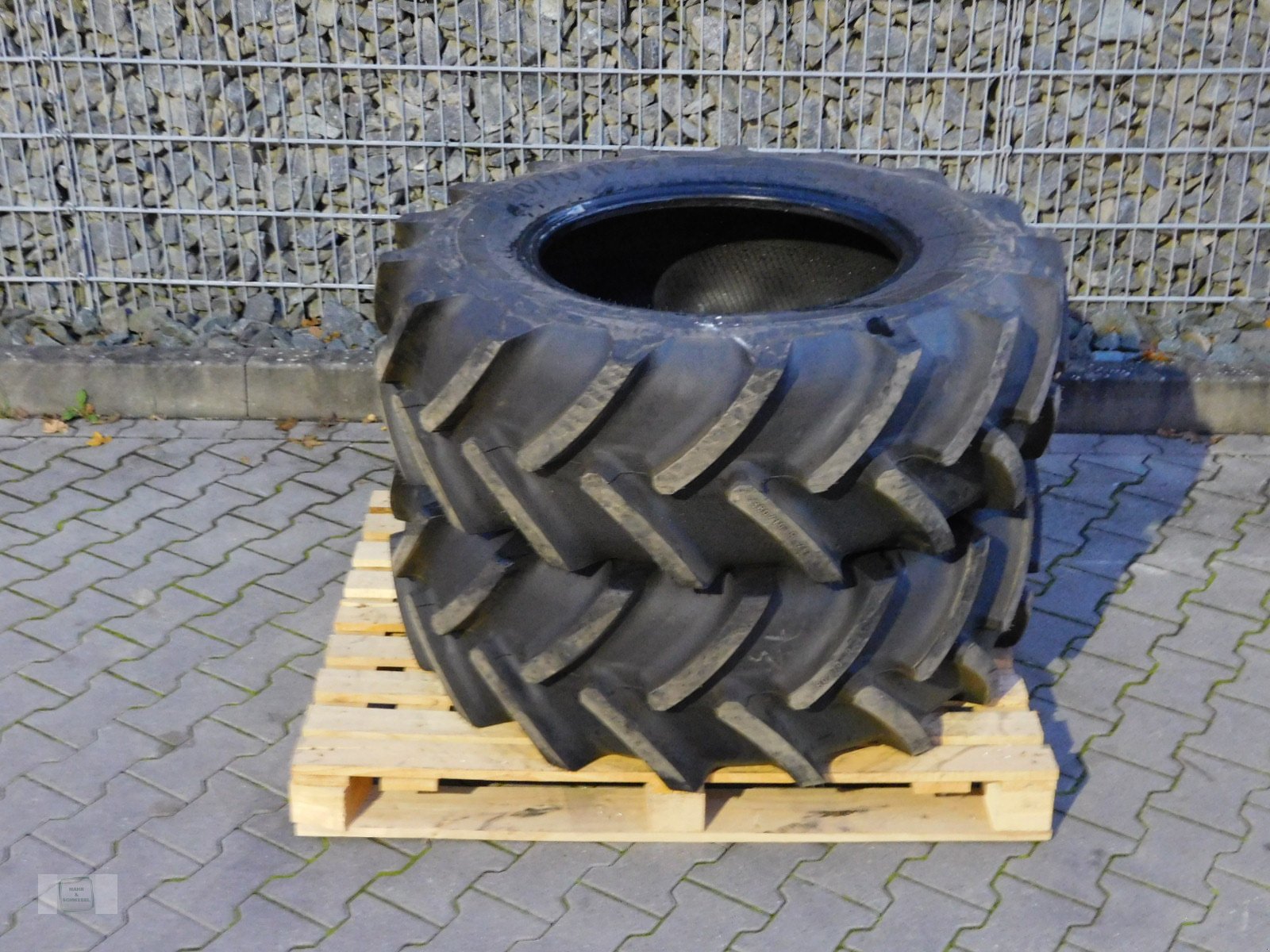 Reifen του τύπου Continental 380/70 R 24, Neumaschine σε Gross-Bieberau (Φωτογραφία 1)