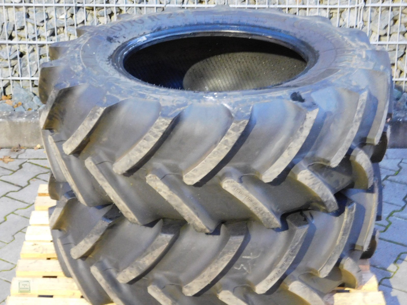 Reifen του τύπου Continental 380/70 R 24, Neumaschine σε Gross-Bieberau (Φωτογραφία 2)