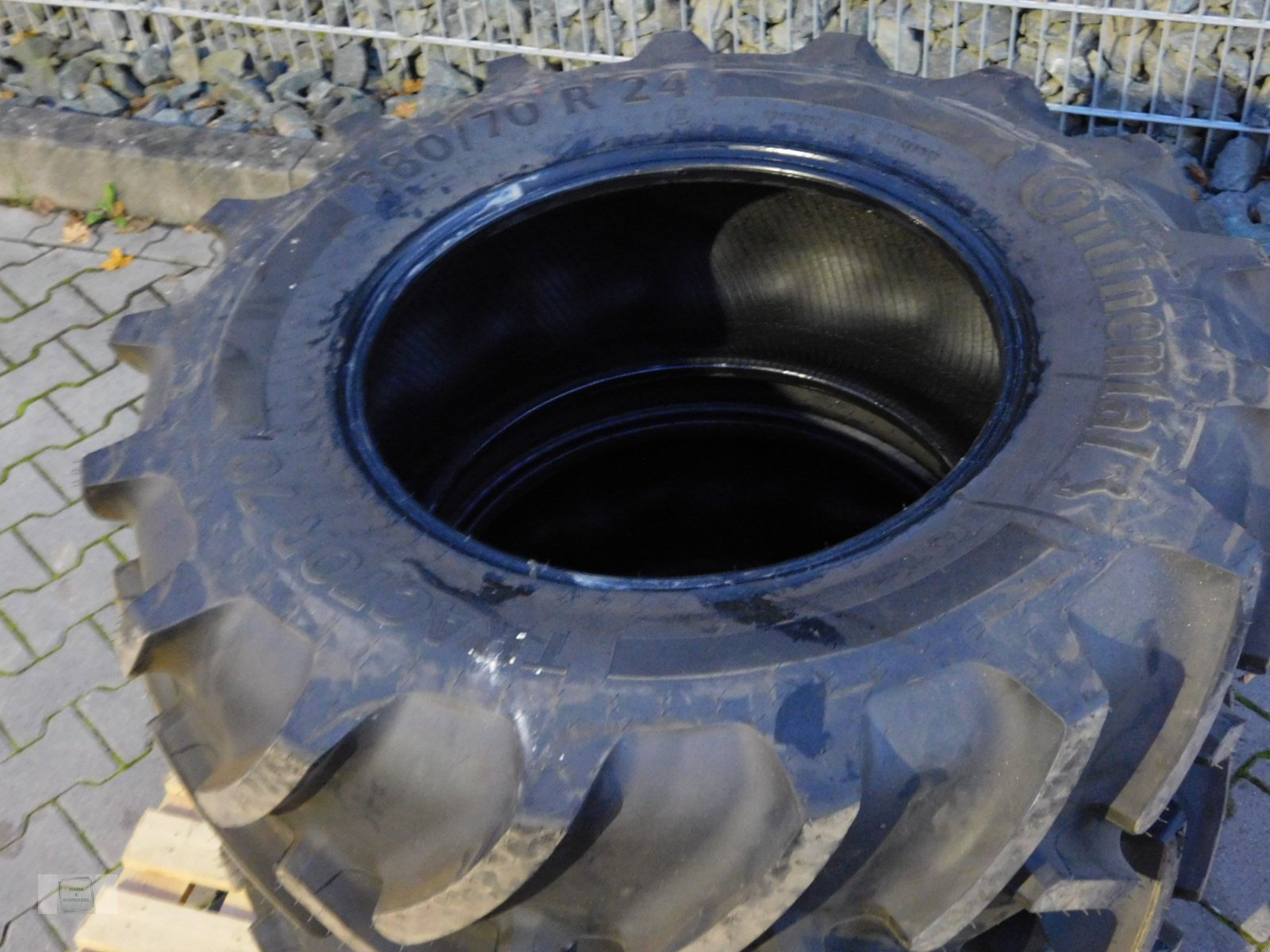 Reifen του τύπου Continental 380/70 R 24, Neumaschine σε Gross-Bieberau (Φωτογραφία 3)