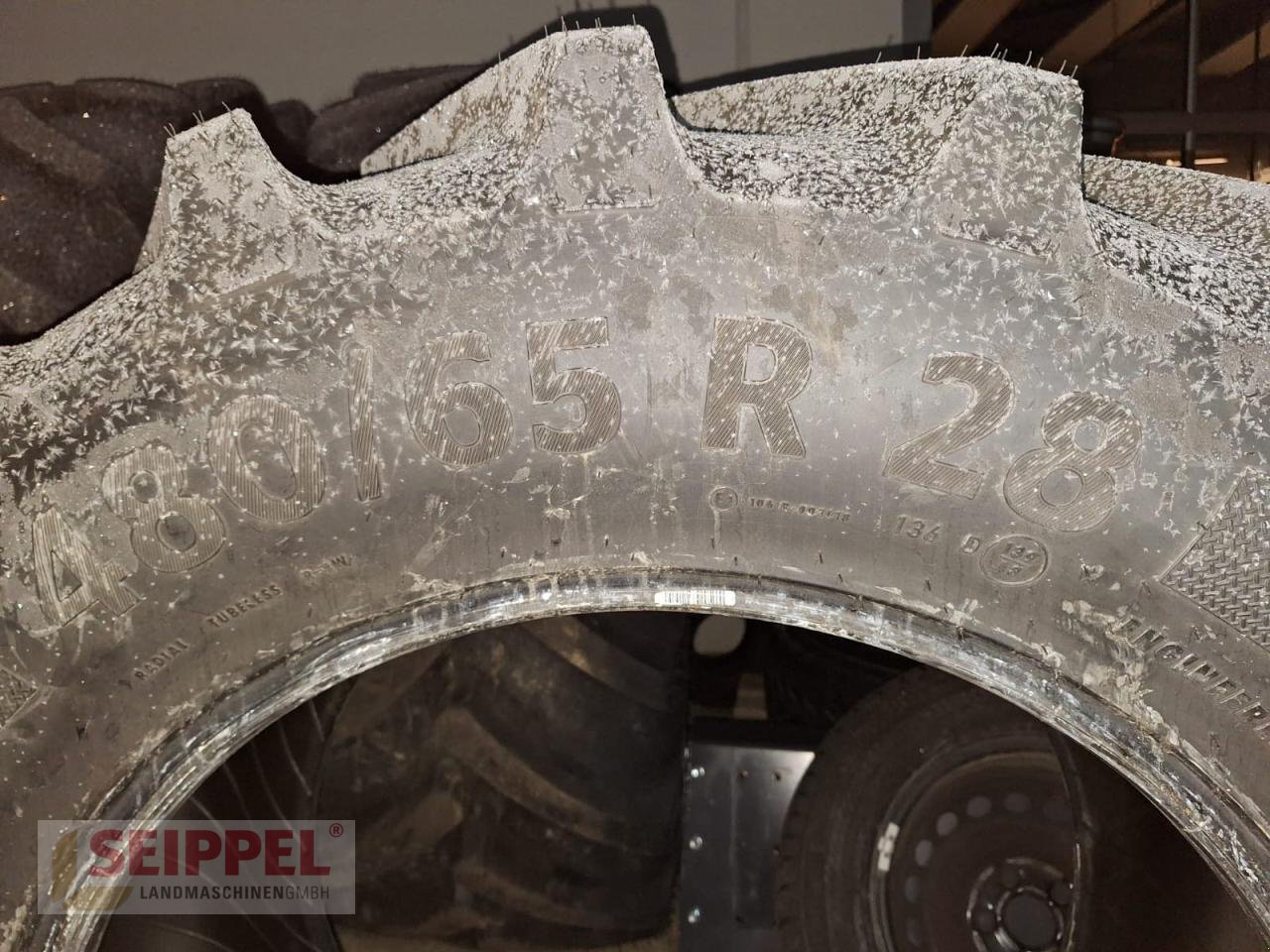 Reifen des Typs Continental 480/65R28 139A8/136D DA, Neumaschine in Groß-Umstadt (Bild 1)