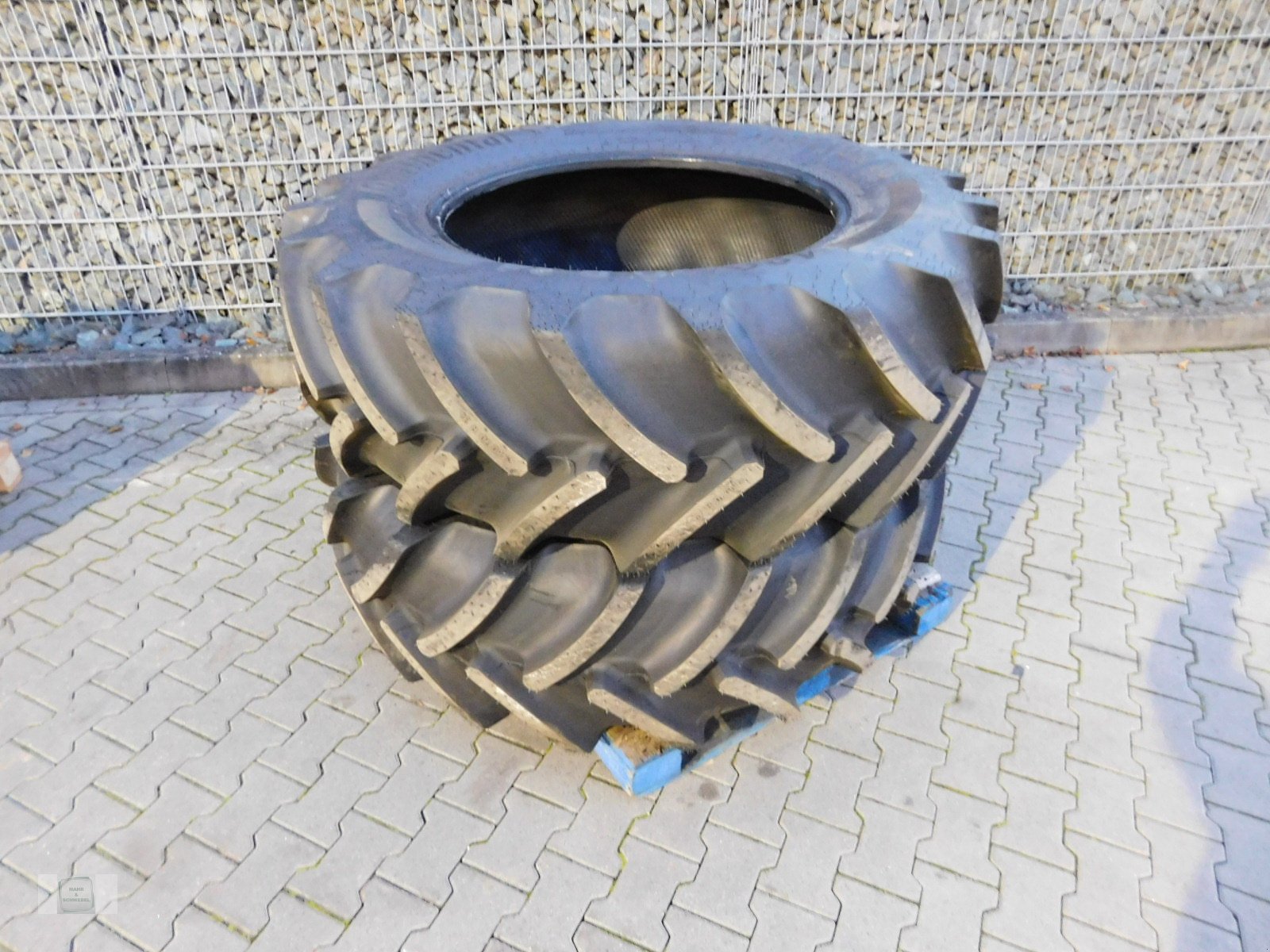 Reifen of the type Continental 480/70 R 34, Neumaschine in Gross-Bieberau (Picture 1)