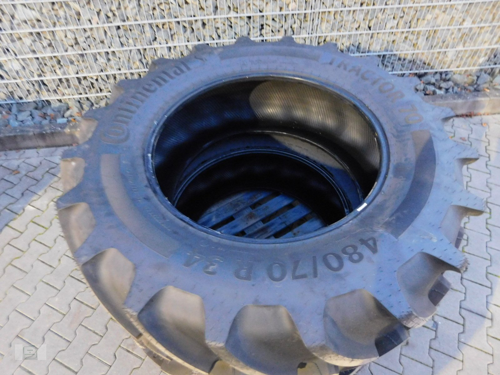 Reifen of the type Continental 480/70 R 34, Neumaschine in Gross-Bieberau (Picture 2)