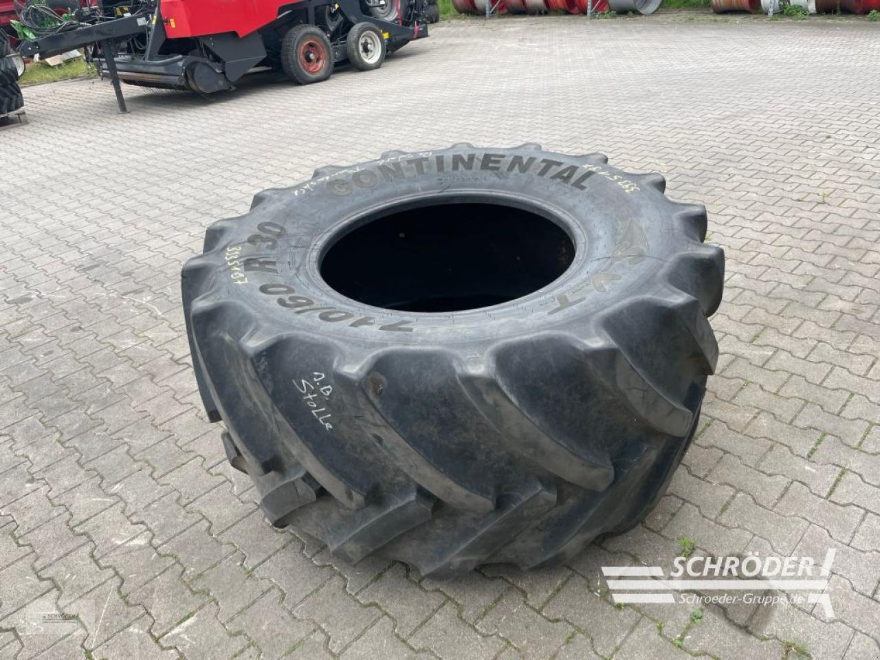 Reifen des Typs Continental 710/60 R30, Gebrauchtmaschine in Wildeshausen (Bild 3)