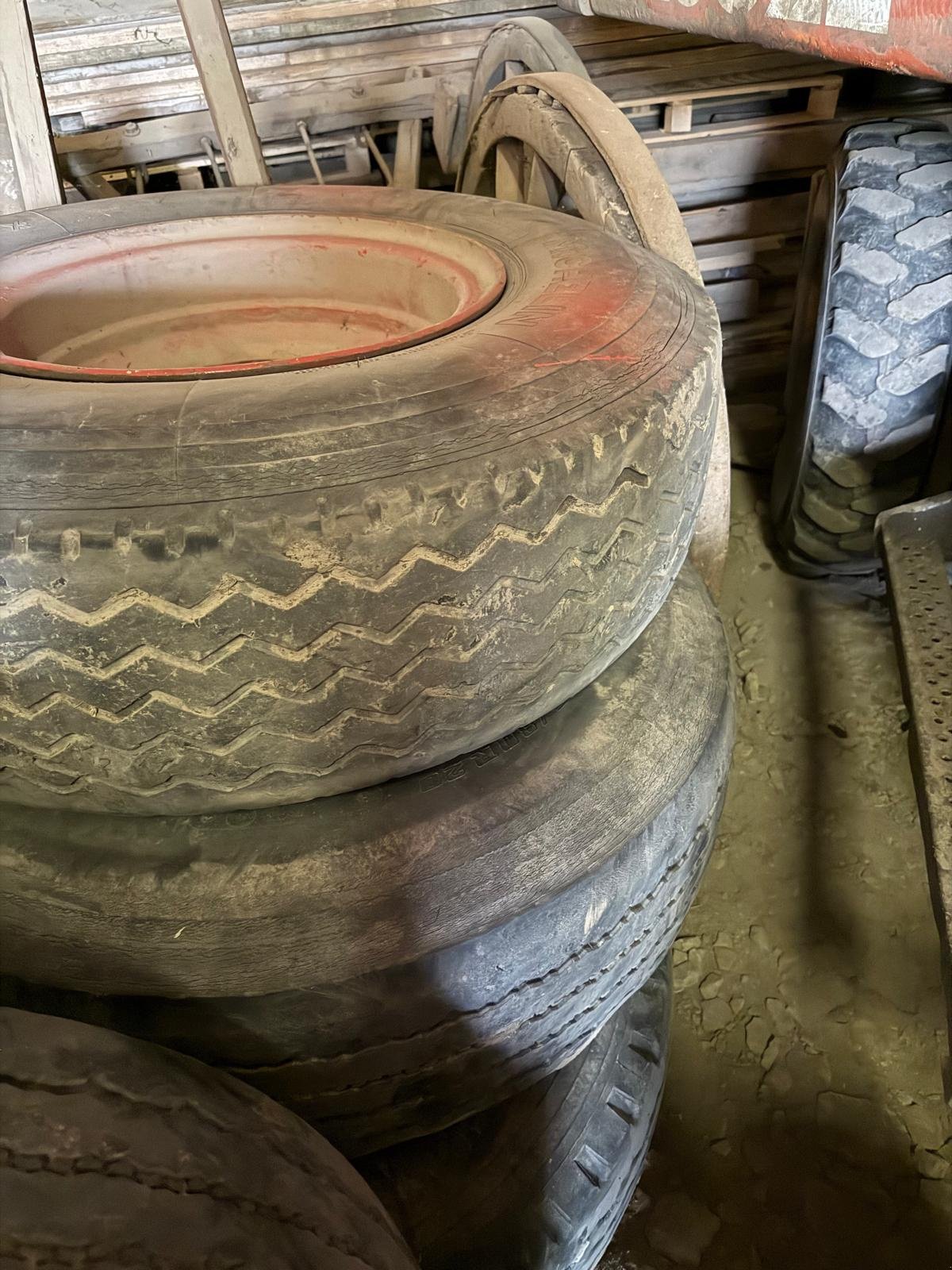 Reifen от тип Dunlop 14/80R20, Gebrauchtmaschine в Röthlein (Снимка 2)