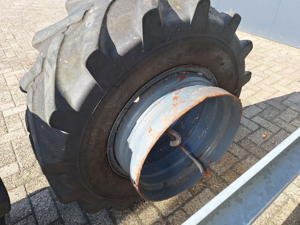 Reifen des Typs Dunlop 400/70-20 T37, Gebrauchtmaschine in MARIENHEEM (Bild 5)