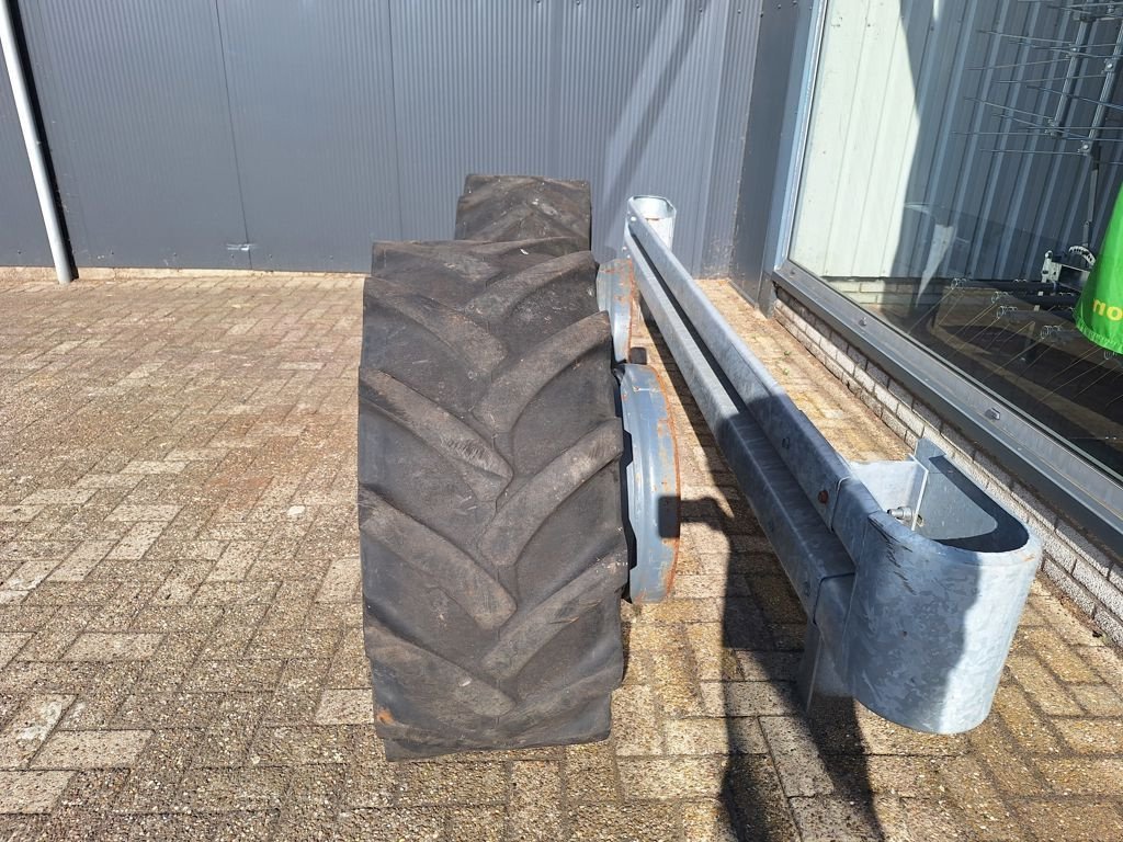 Reifen des Typs Dunlop 400/70-20 T37, Gebrauchtmaschine in MARIENHEEM (Bild 7)