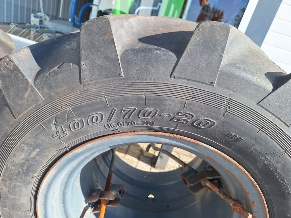 Reifen des Typs Dunlop 400/70-20 T37, Gebrauchtmaschine in MARIENHEEM (Bild 8)