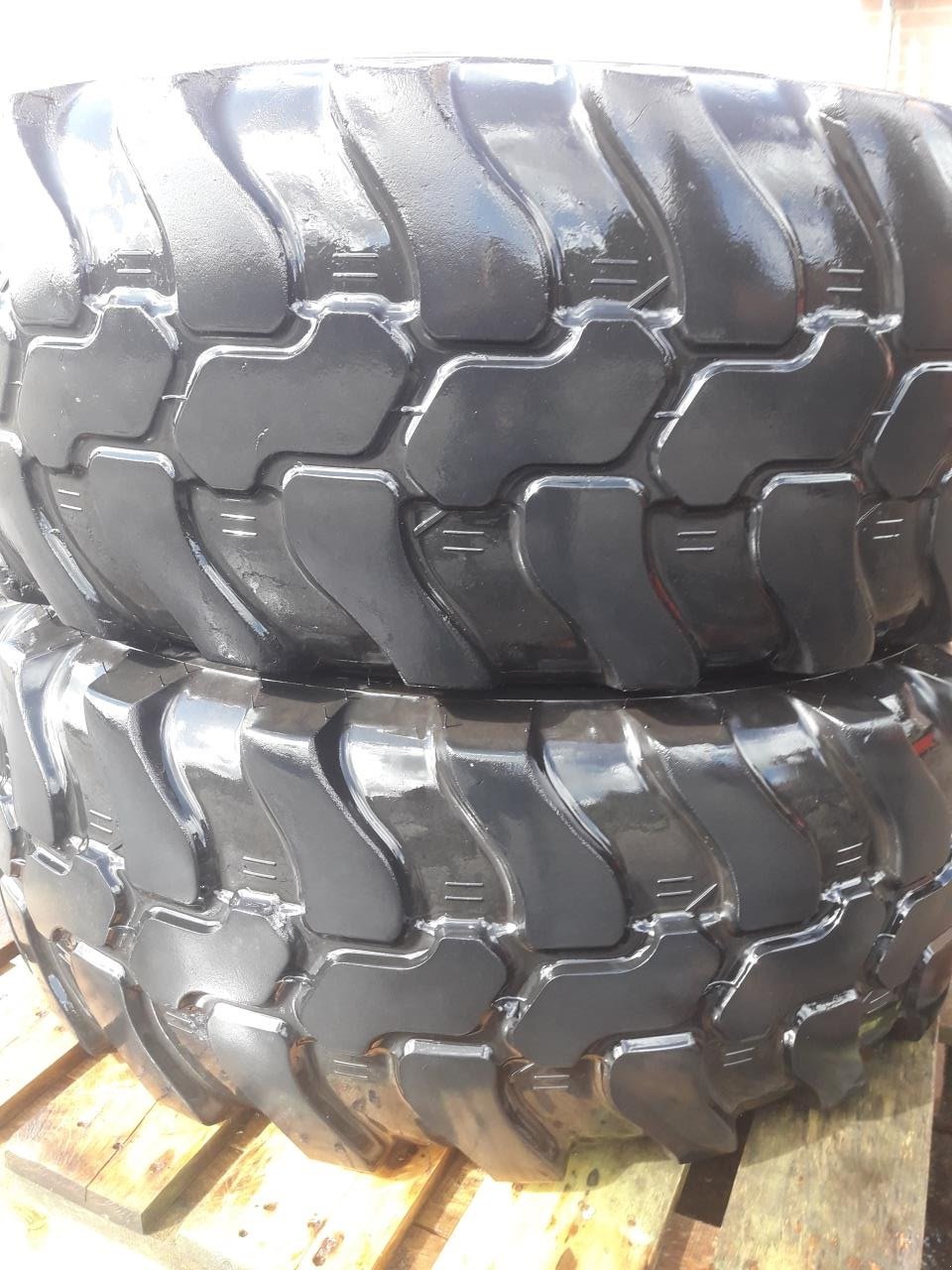 Reifen des Typs Dunlop 405/70 R20, Gebrauchtmaschine in Tim (Bild 1)