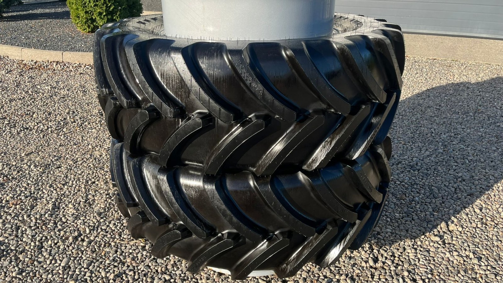 Reifen typu Firestone 540/65R34 Sølv med ring og låse Helt nyt, har kun været prøve monteret på traktor til udstilling., Gebrauchtmaschine w Lintrup (Zdjęcie 4)