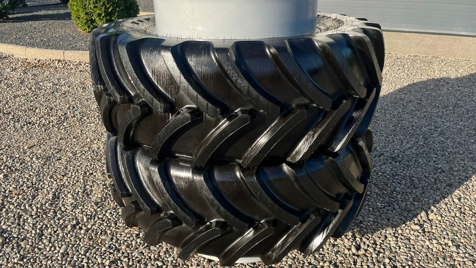 Reifen typu Firestone 540/65R34 Sølv med ring og låse Helt nyt, har kun været prøve monteret på traktor til udstilling., Gebrauchtmaschine w Lintrup (Zdjęcie 5)