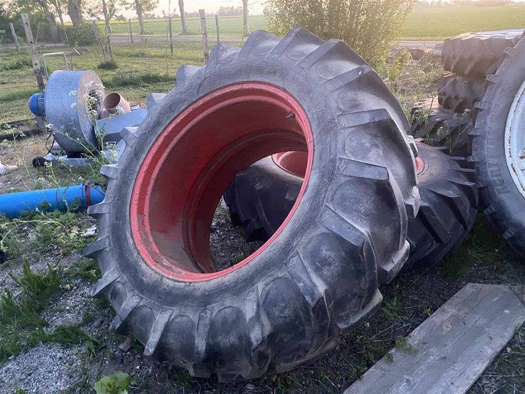 Reifen typu GoodYear 16,9 R 34 prisen er for 2 stk., Gebrauchtmaschine v øster ulslev (Obrázek 1)