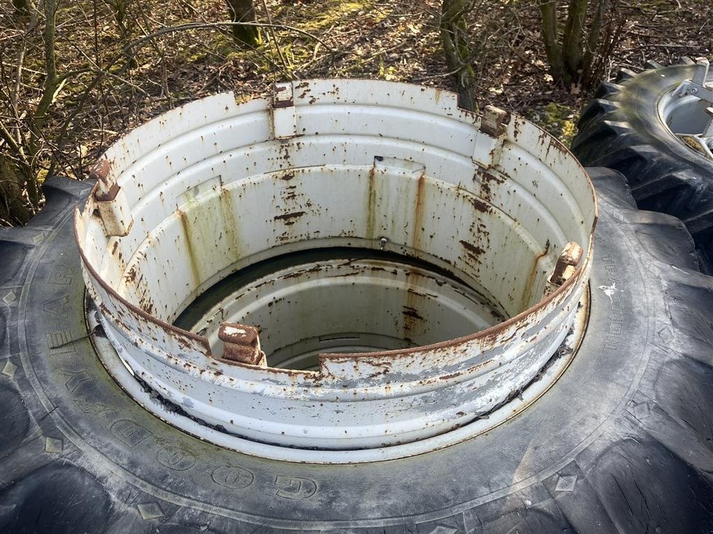 Reifen des Typs GoodYear 16,9 X 38 Hvide med ring og 5 Dual låse, Gebrauchtmaschine in Lintrup (Bild 2)