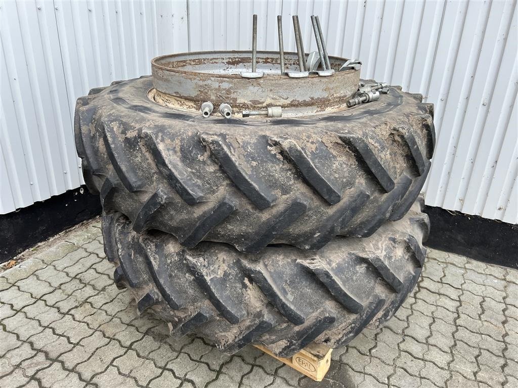 Reifen типа GoodYear 16,9x38 MED 8 LÅSE!, Gebrauchtmaschine в Nørager (Фотография 1)