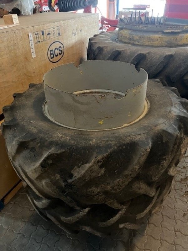 Reifen typu GoodYear 20,8x38 - 19,6x28, Gebrauchtmaschine v Sakskøbing (Obrázek 2)