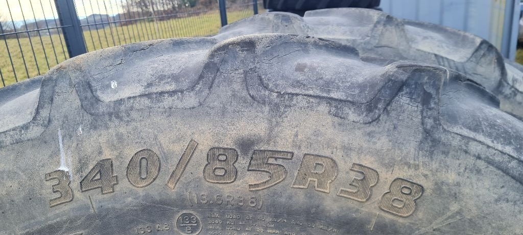 Reifen des Typs GoodYear 340/85R38, Gebrauchtmaschine in ST MARTIN EN HAUT (Bild 2)