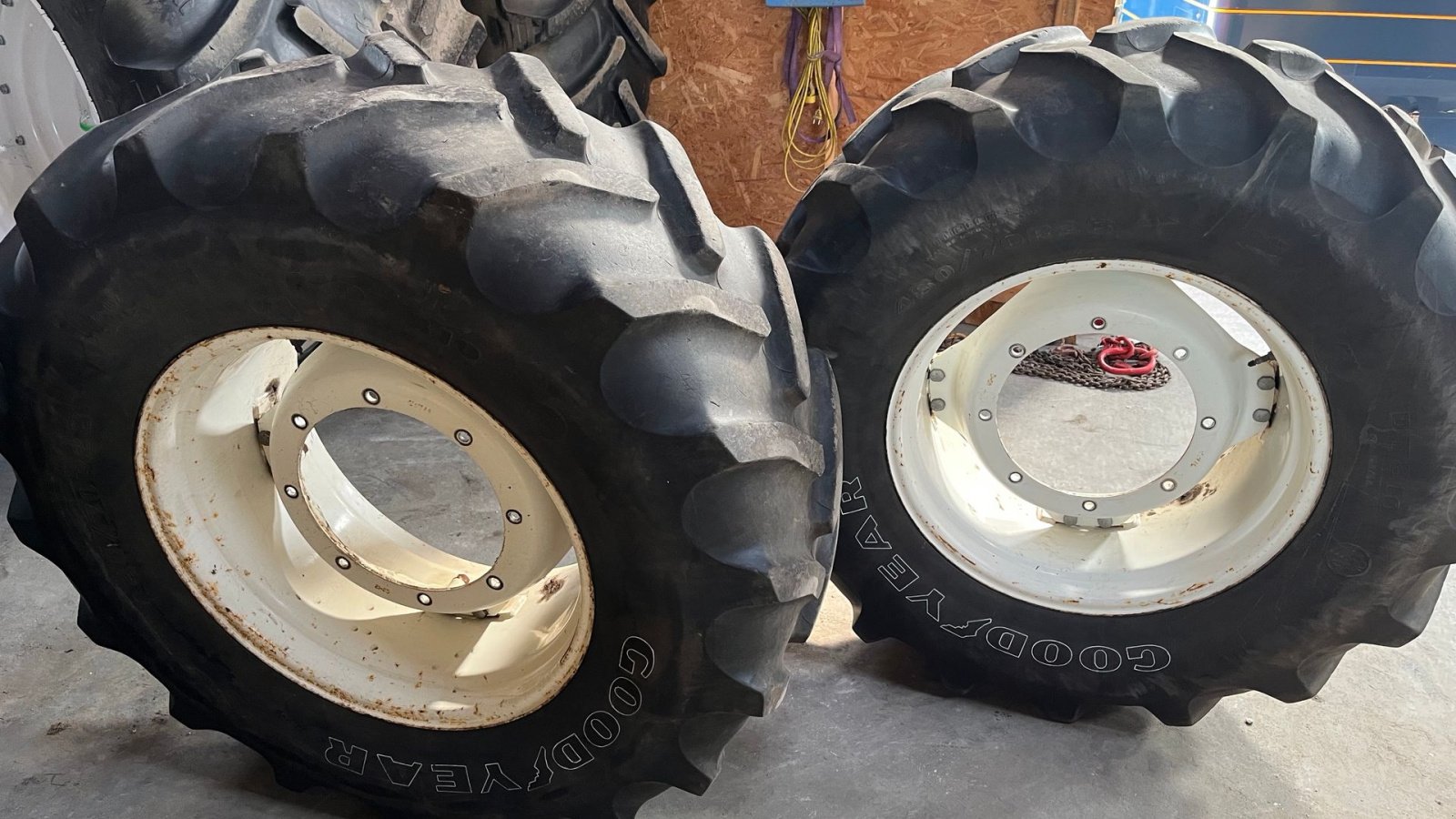 Reifen des Typs GoodYear 480/70-28 New Holland, Gebrauchtmaschine in Vejle (Bild 1)