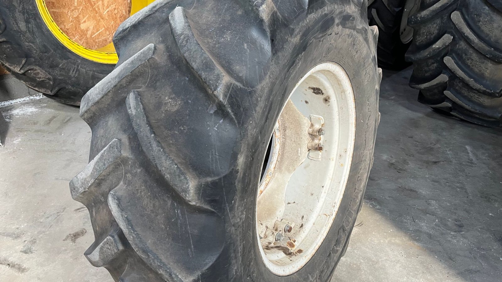 Reifen des Typs GoodYear 480/70-28 New Holland, Gebrauchtmaschine in Vejle (Bild 2)