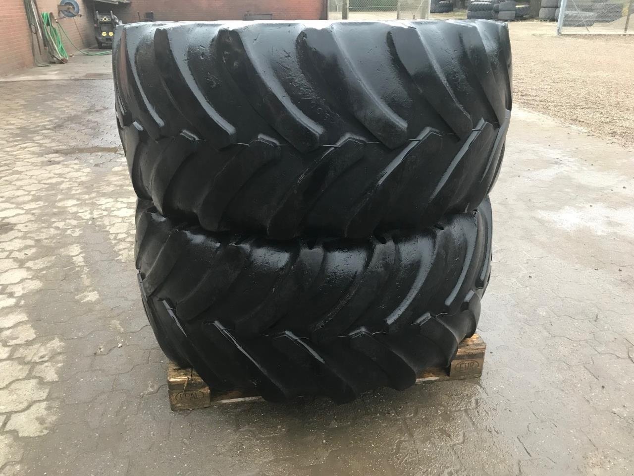 Reifen des Typs GoodYear 600/65R28, Gebrauchtmaschine in Tim (Bild 1)