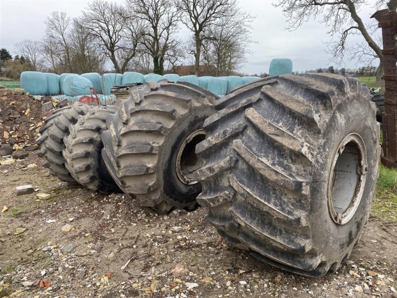 Reifen des Typs GoodYear 66X43.00-25 og 48x25.00-20. Har siddet på John Deere traktor, Gebrauchtmaschine in øster ulslev (Bild 1)