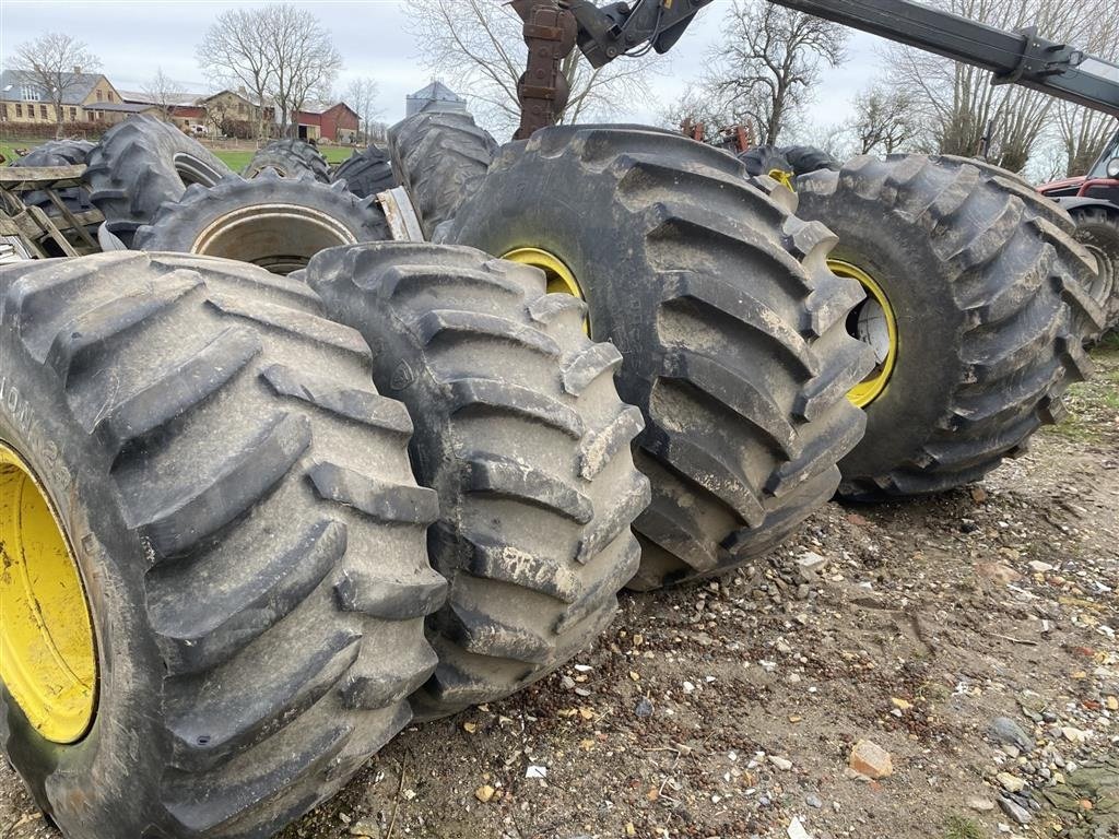 Reifen типа GoodYear 66X43.00-25 og 48x25.00-20. Har siddet på John Deere traktor, Gebrauchtmaschine в øster ulslev (Фотография 2)