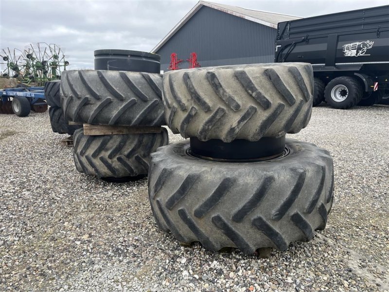 Reifen des Typs GoodYear 710/70R38 TVILLINGHJUL M,LÅSE Nymalet Komplet sæt med front TWhjul 600/65-28, Gebrauchtmaschine in Løgstør (Bild 1)