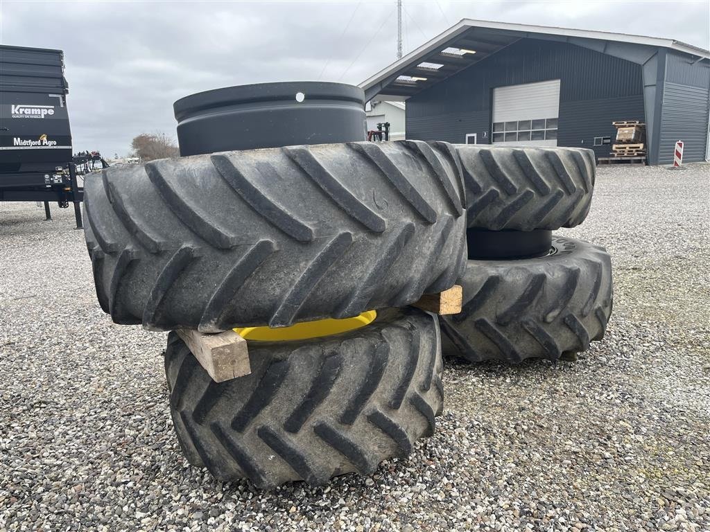 Reifen des Typs GoodYear 710/70R38 TVILLINGHJUL M,LÅSE Nymalet Komplet sæt med front TWhjul 600/65-28, Gebrauchtmaschine in Løgstør (Bild 3)