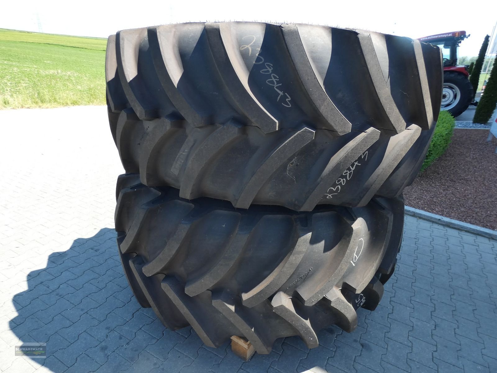 Reifen des Typs GoodYear 800/70R38+620/70R26, Neumaschine in Aurolzmünster (Bild 4)