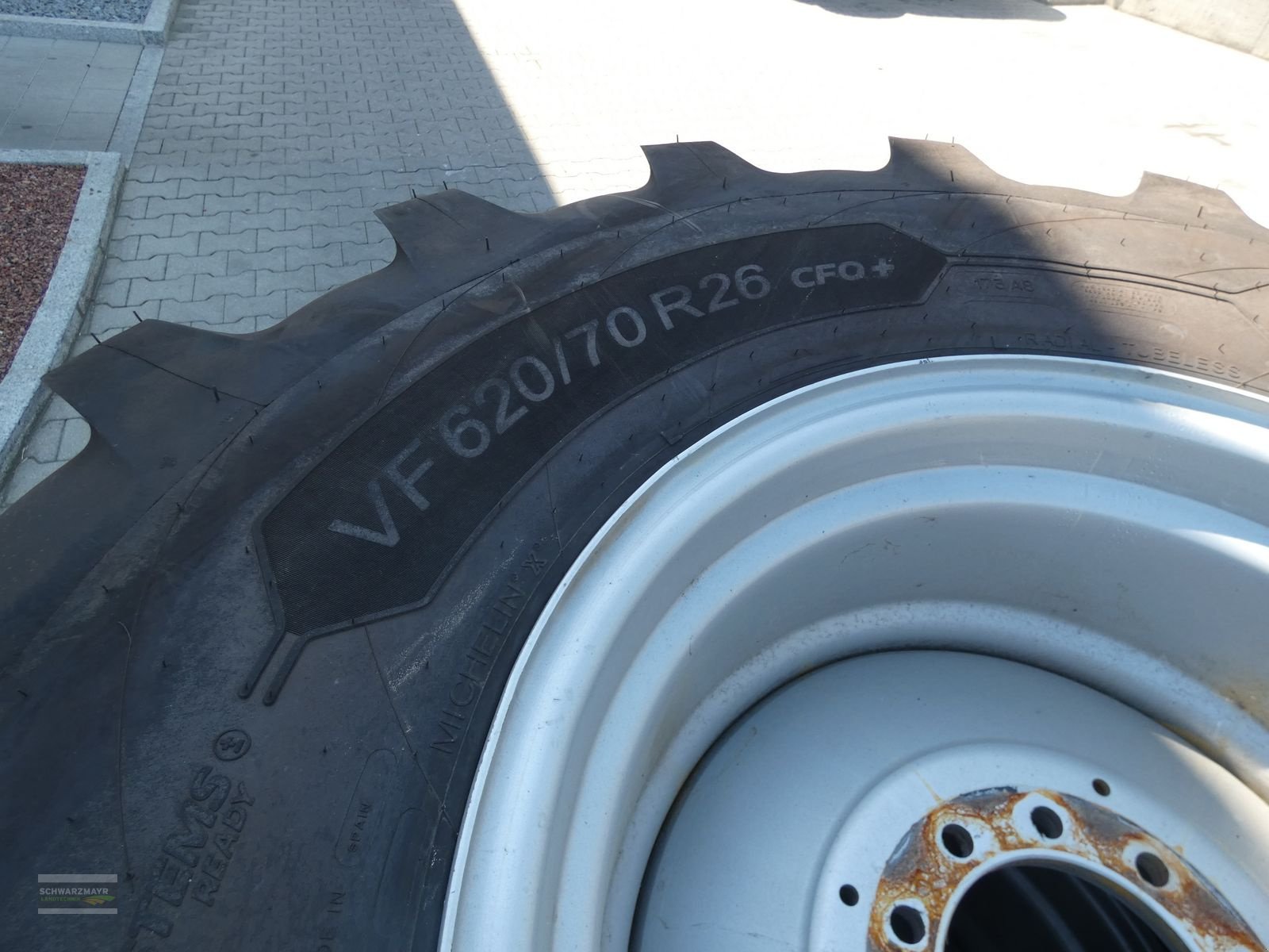 Reifen des Typs GoodYear 800/70R38+620/70R26, Neumaschine in Aurolzmünster (Bild 17)