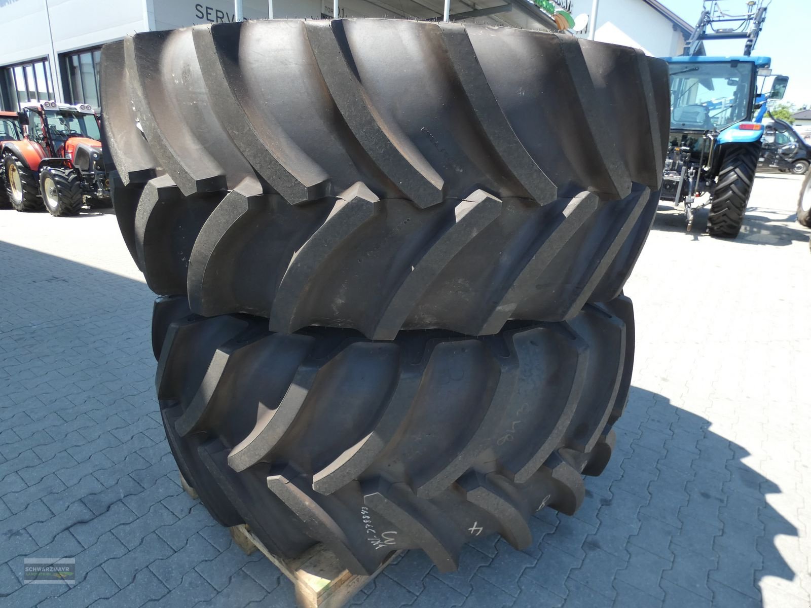 Reifen des Typs GoodYear 800/70R38+620/70R26, Neumaschine in Aurolzmünster (Bild 7)
