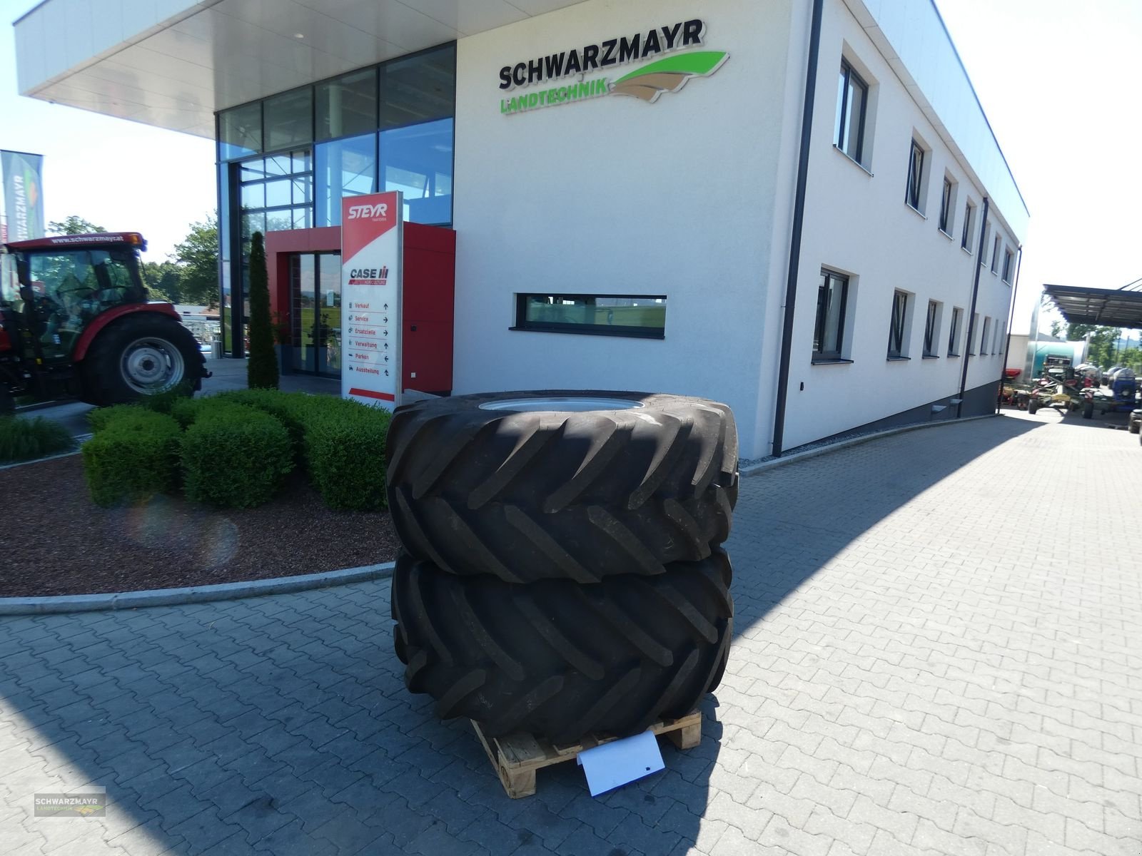 Reifen des Typs GoodYear 800/70R38+620/70R26, Neumaschine in Aurolzmünster (Bild 11)