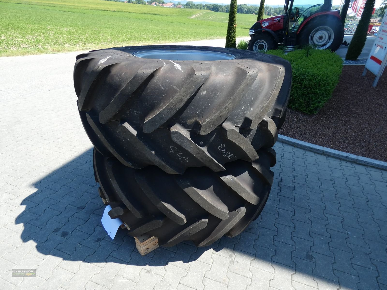 Reifen des Typs GoodYear 800/70R38+620/70R26, Neumaschine in Aurolzmünster (Bild 12)