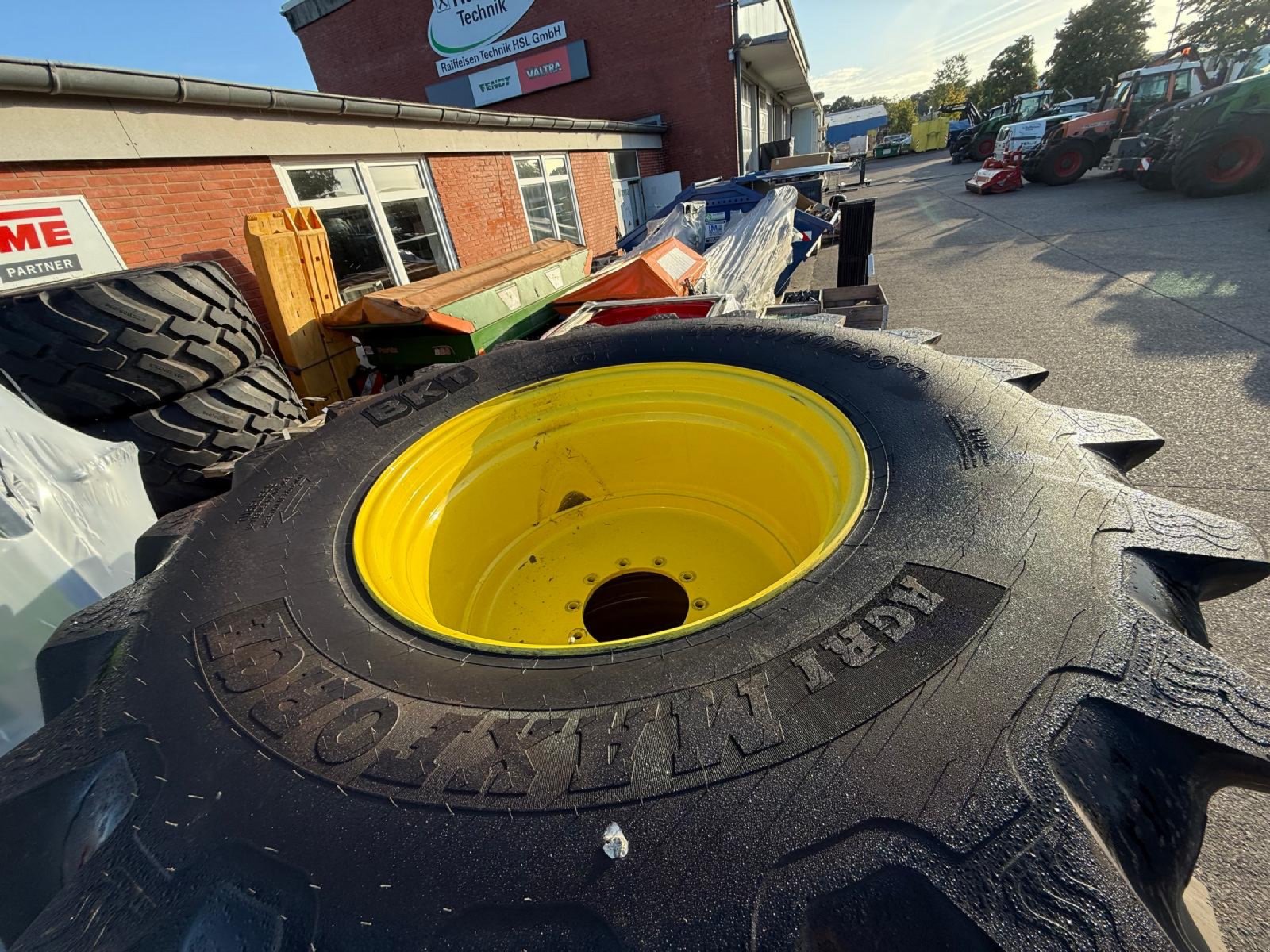 Reifen типа John Deere AgrimaxForce, Gebrauchtmaschine в Elmenhorst-Lanken (Фотография 2)