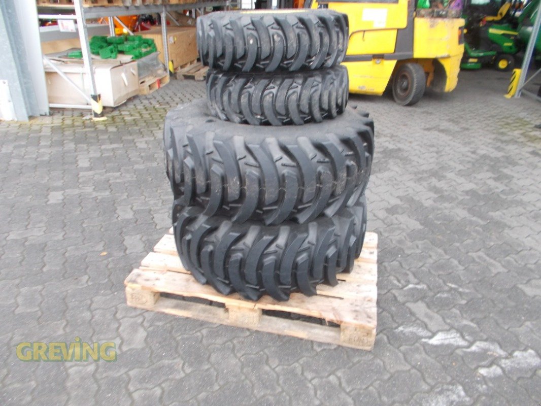 Reifen от тип John Deere John Deere 3038E Hinterräder, Gebrauchtmaschine в Wesseling-Berzdorf (Снимка 1)