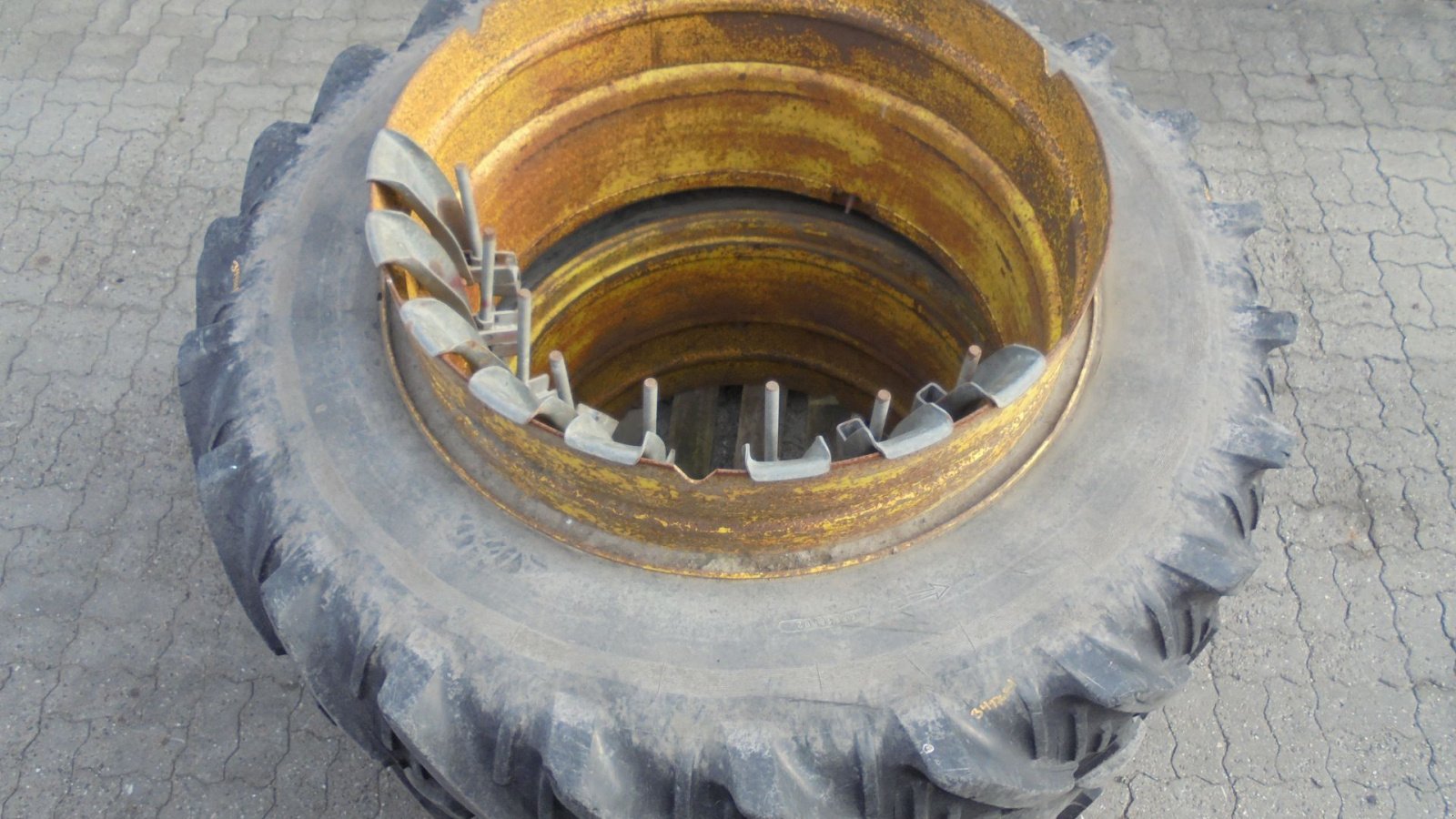 Reifen typu Kleber 16.9-38, Gebrauchtmaschine v Ribe (Obrázek 3)