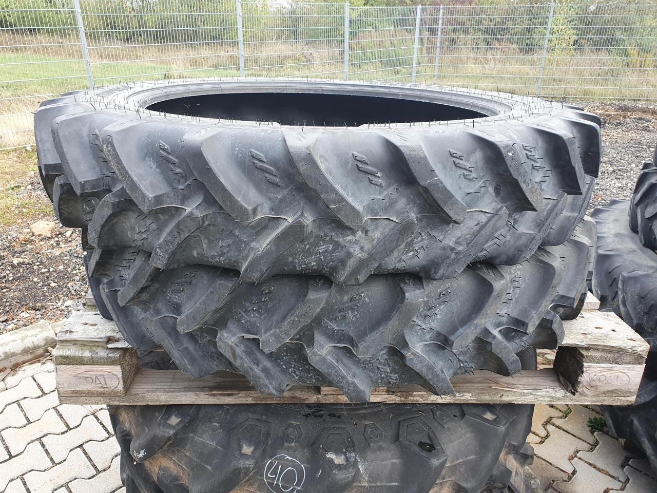 Reifen des Typs Kleber 230/95R32 x2, Neumaschine in Zweibrücken (Bild 3)
