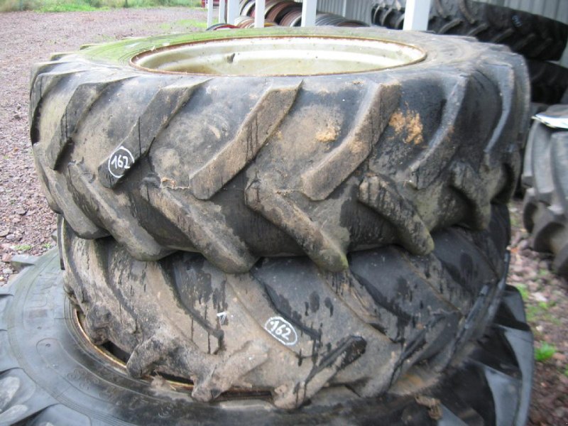 Reifen des Typs Massey Ferguson 380/85 R28 UNIROYAL, Gebrauchtmaschine in Vehlow (Bild 1)