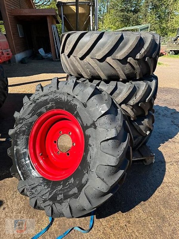 Reifen des Typs Mercedes-Benz Reifen Räder Michelin 425/75R20 Felge 13x20 Südrad, Gebrauchtmaschine in Fitzen (Bild 1)