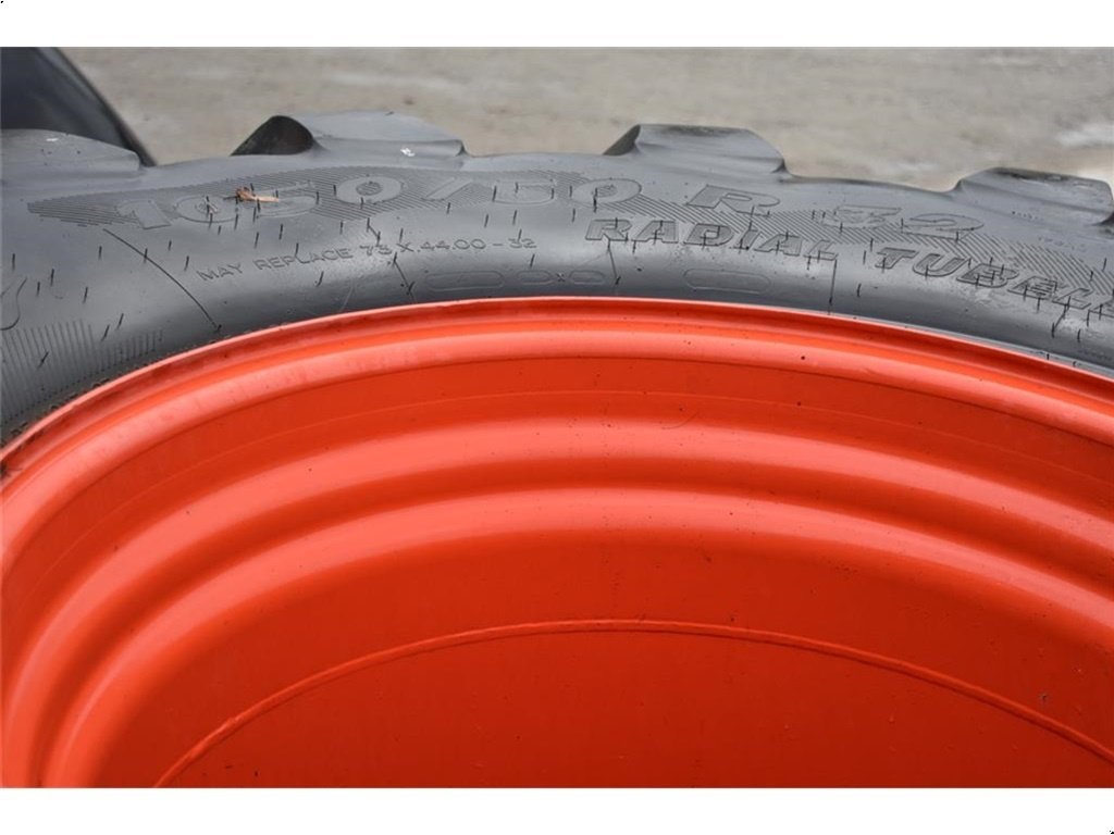 Reifen tip Michelin 1050/50 R32 Mega BIB KOMPLETTE HJUL TIL CLAAS LEXION, Gebrauchtmaschine in Grindsted (Poză 3)