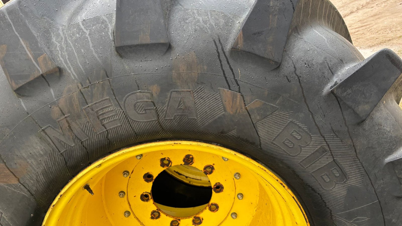 Reifen tip Michelin 1050/50 R32 Mega BIB, Gebrauchtmaschine in Helsinge (Poză 4)