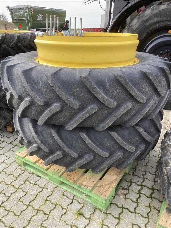 Reifen des Typs Michelin 16.9 X 38 med kroge, Gebrauchtmaschine in Mern (Bild 1)