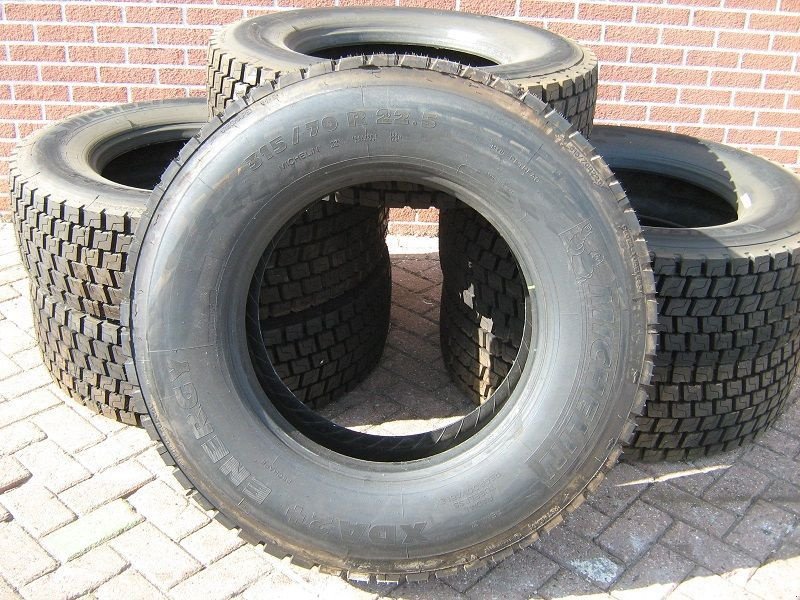 Reifen des Typs Michelin 315/70R22.5, Gebrauchtmaschine in Barneveld (Bild 2)