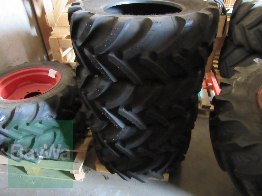 Reifen des Typs Michelin 320/65 R 18, Neumaschine in Volkach (Bild 2)