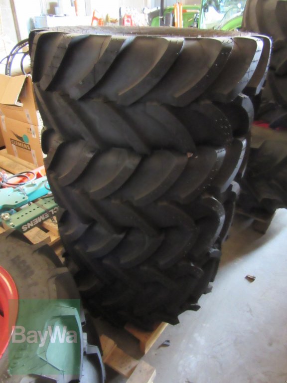 Reifen des Typs Michelin 320/65 R 18, Neumaschine in Volkach (Bild 3)