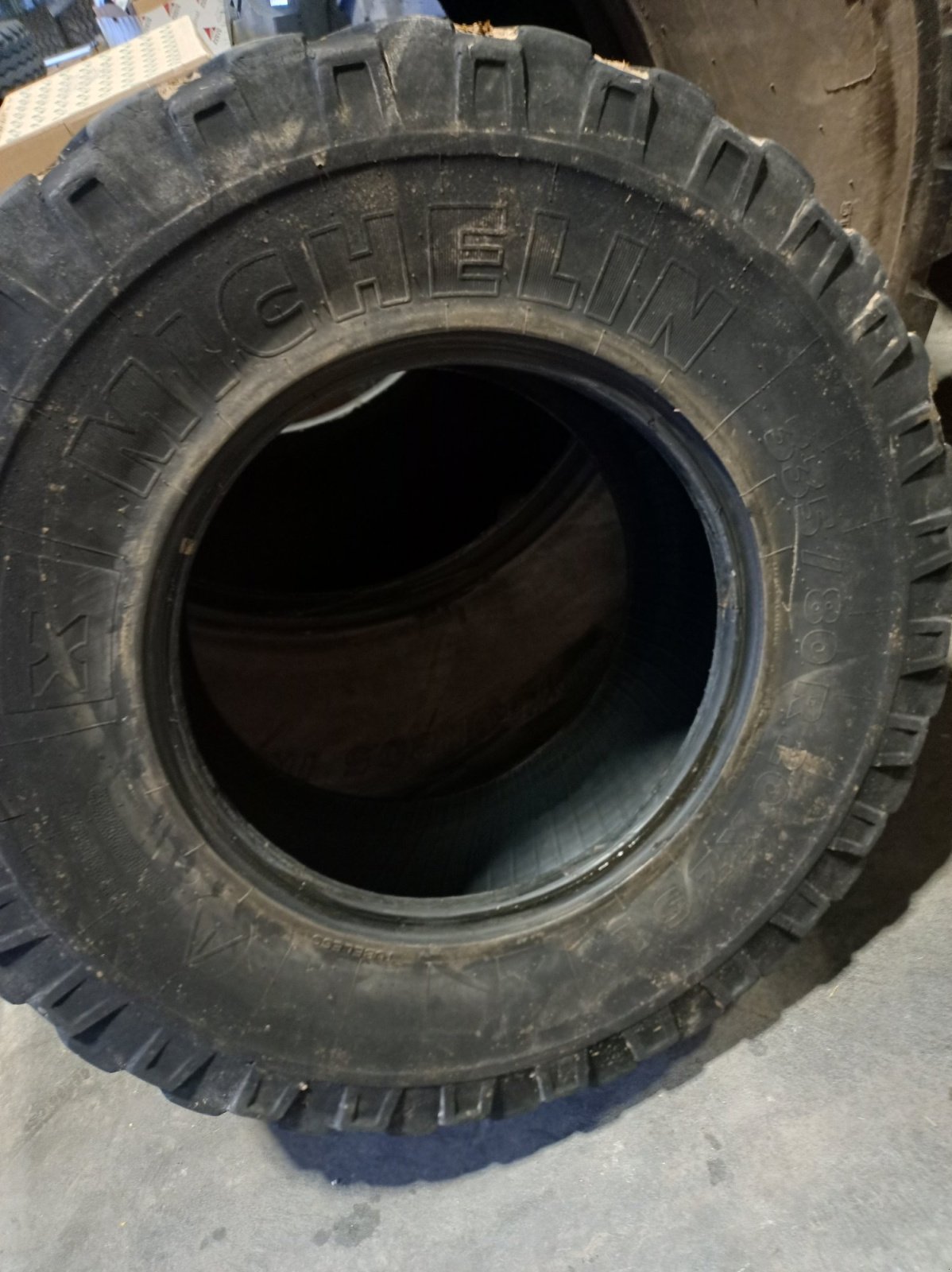 Reifen типа Michelin 335/80 R20, Gebrauchtmaschine в Großhabersdorf (Фотография 1)